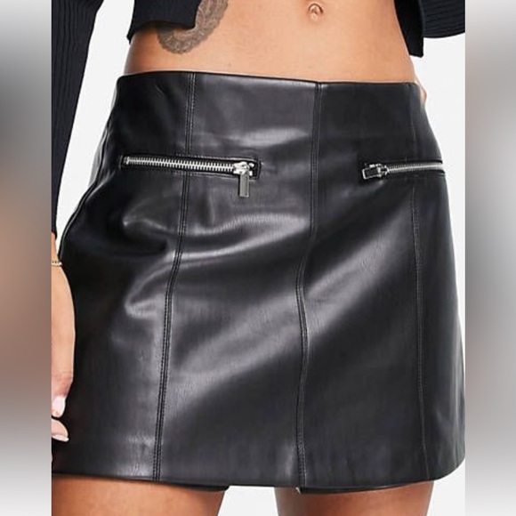stradivarius Pants - Vegan black leather pleated skirt/shorts skort silver zippers